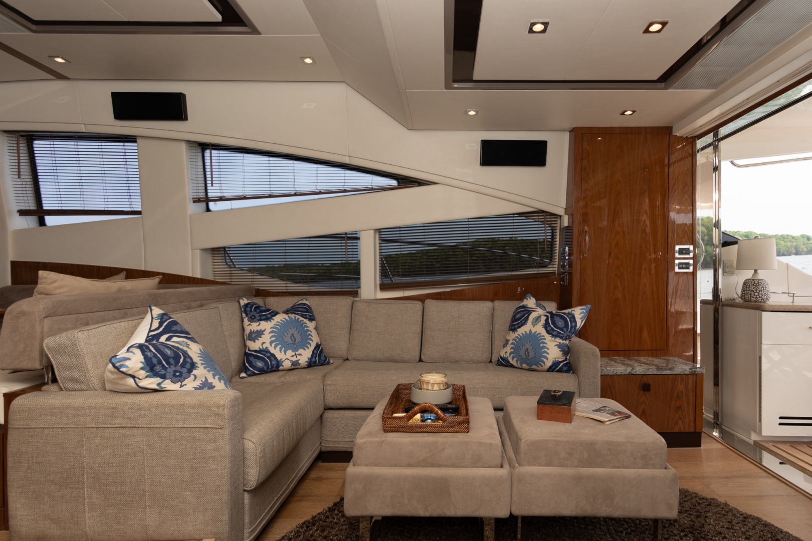 2018 Sea Ray L650 FLY - Image 19
