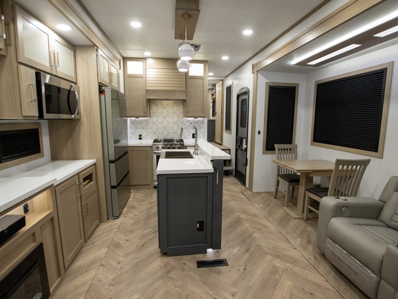 2026 Keystone Raptor 430 - Image 17