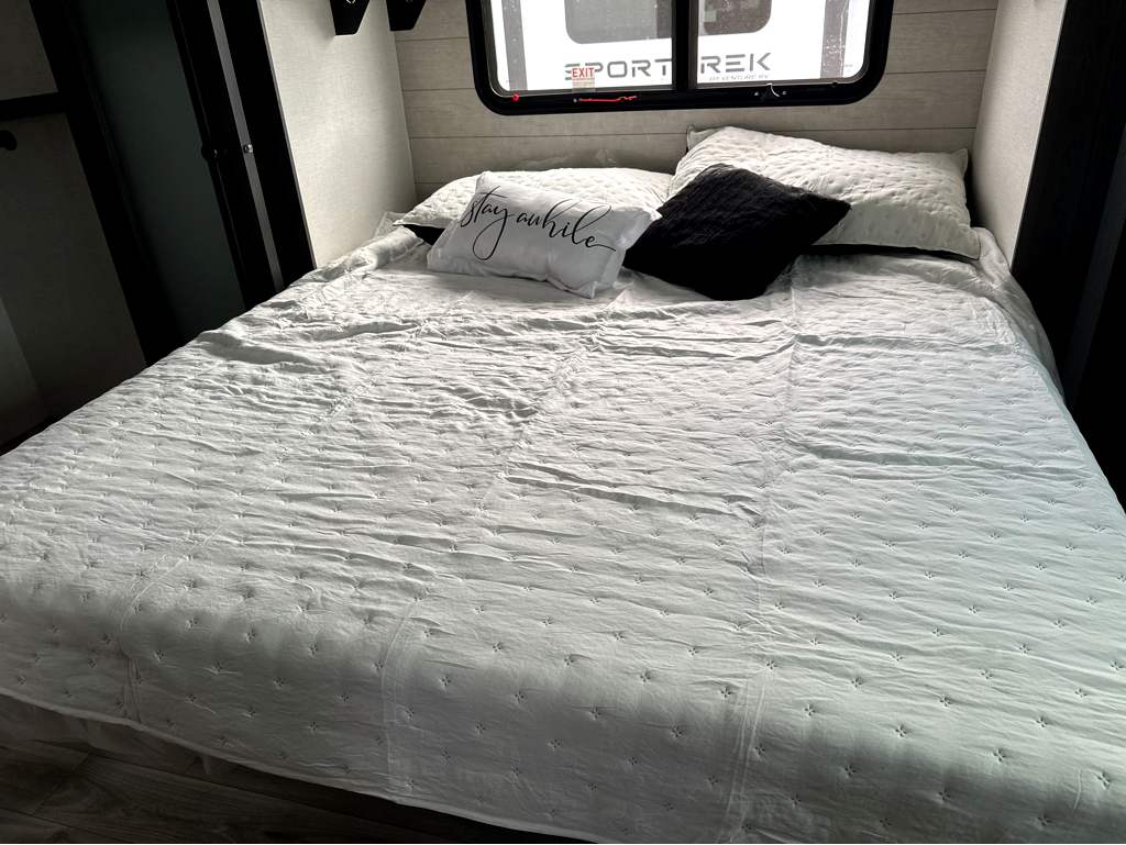 2026 VENTURE RV SPORTTREK 353VIK - Image 35