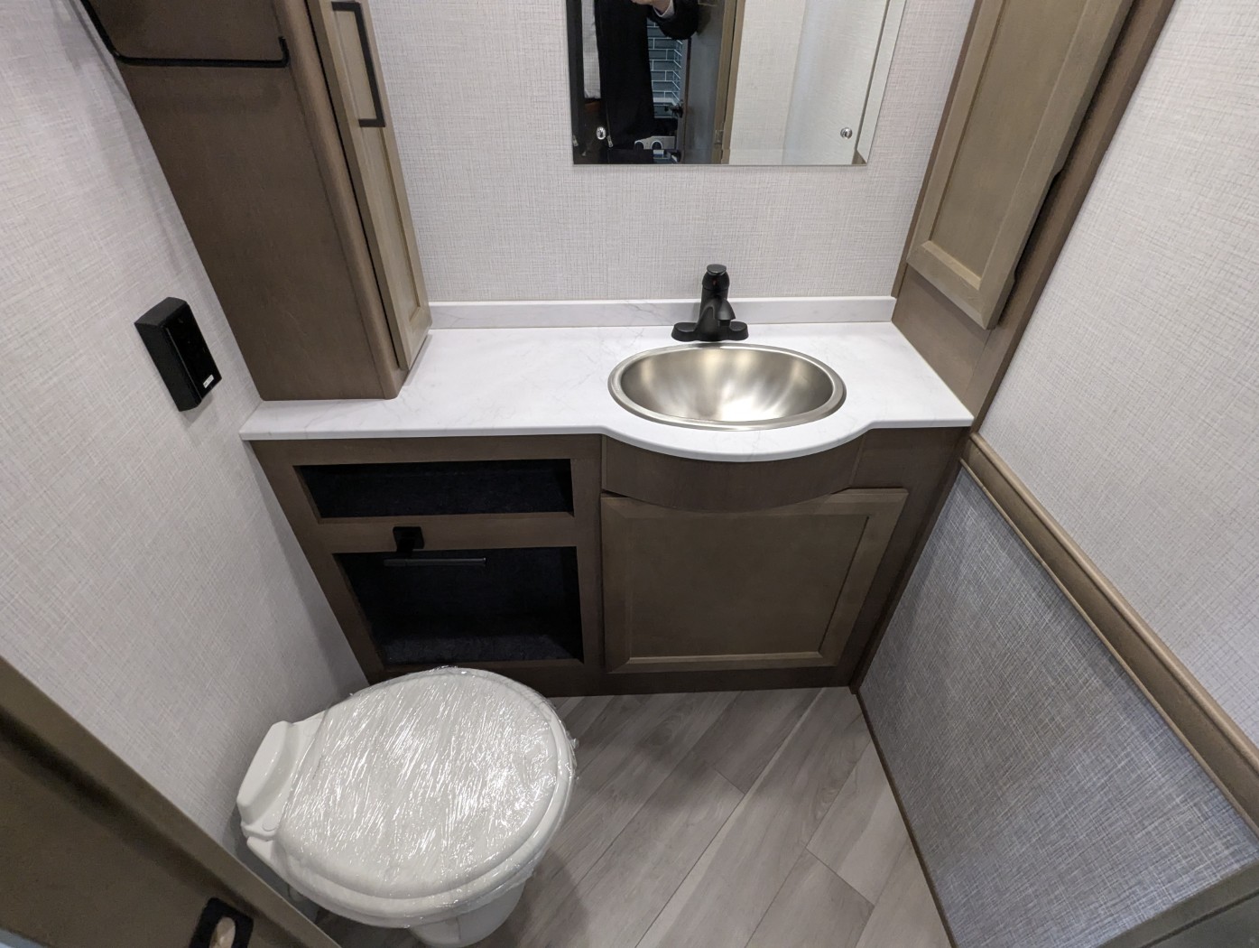 2026 Holiday Rambler Invicta 33HB - Image 19