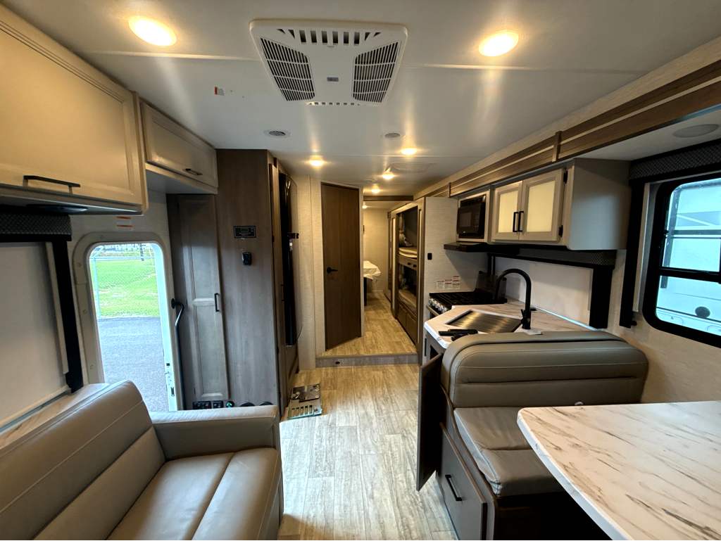 2025 Thor Motor Coach MAGNITUDE GA31 - Image 15