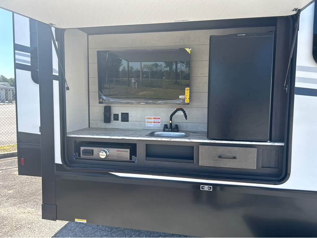 2026 VENTURE RV SPORTTREK 363VFR - Image 5