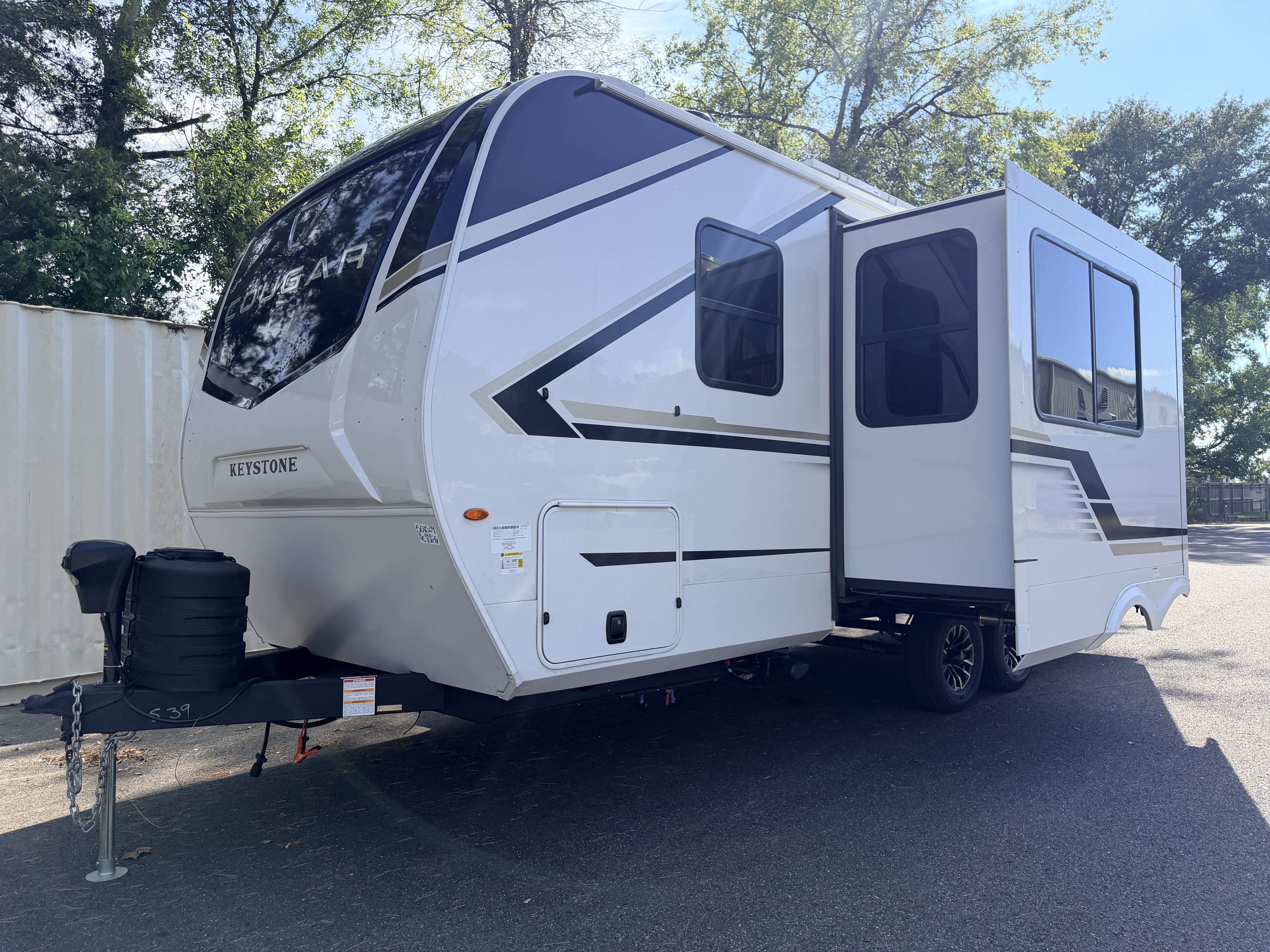 2027 Keystone COUGAR HALF-TON 21LBK - Image 3