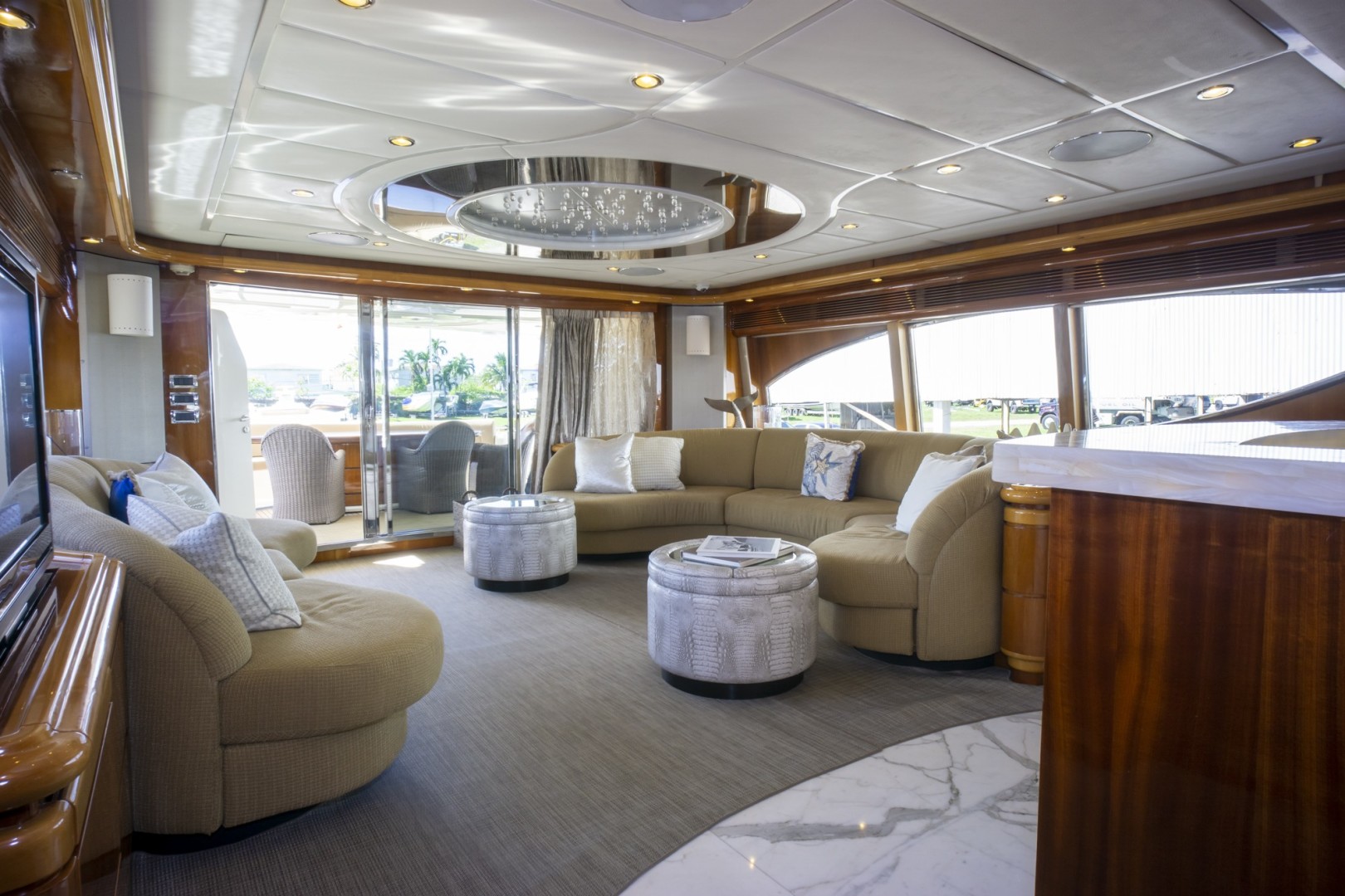2000 Ferretti Yachts Custom Line 94 - Image 10