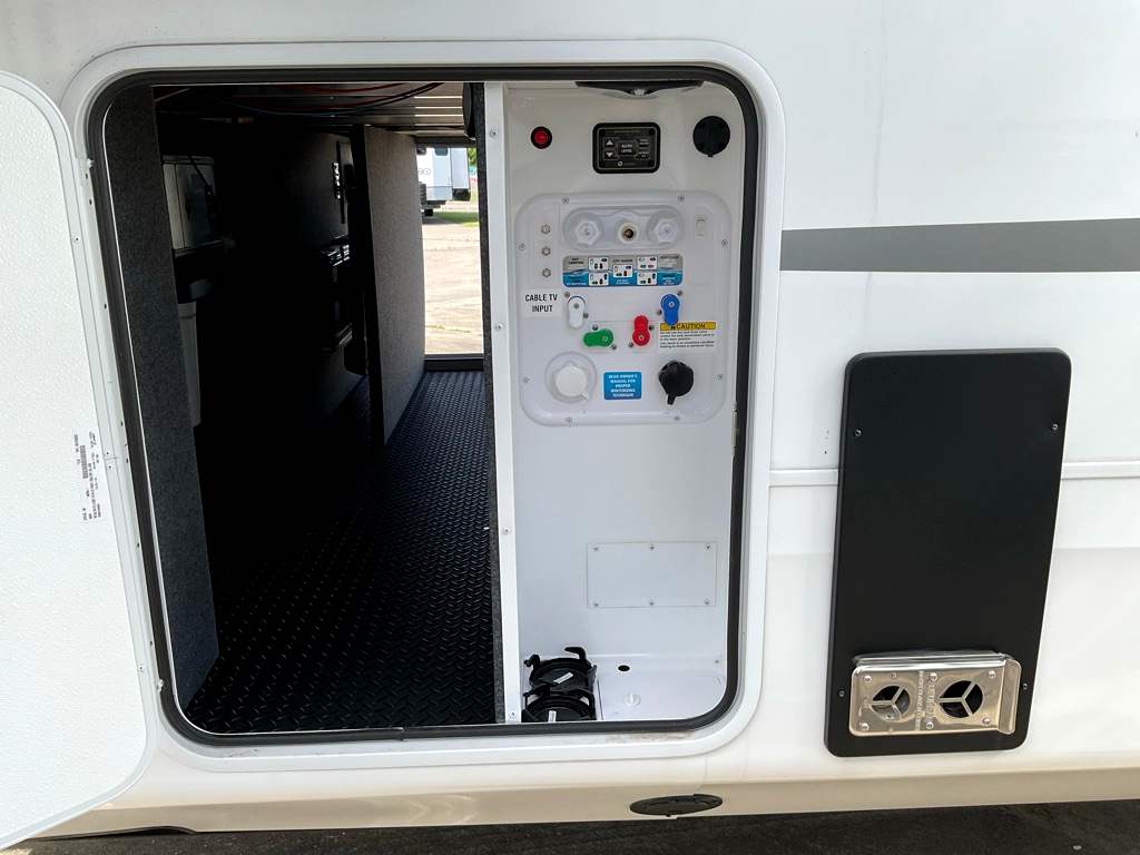 2025 JAYCO PINNACLE 38 FLGS - Image 40