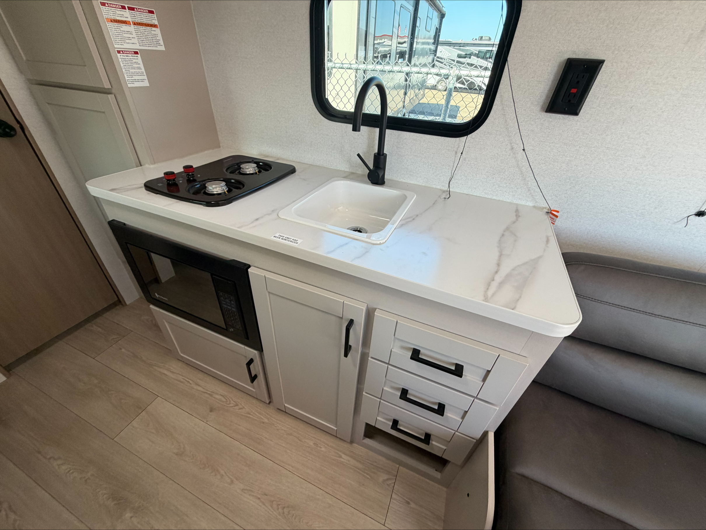 2027 JAYCO JAY FLIGHT 250BH - Image 21