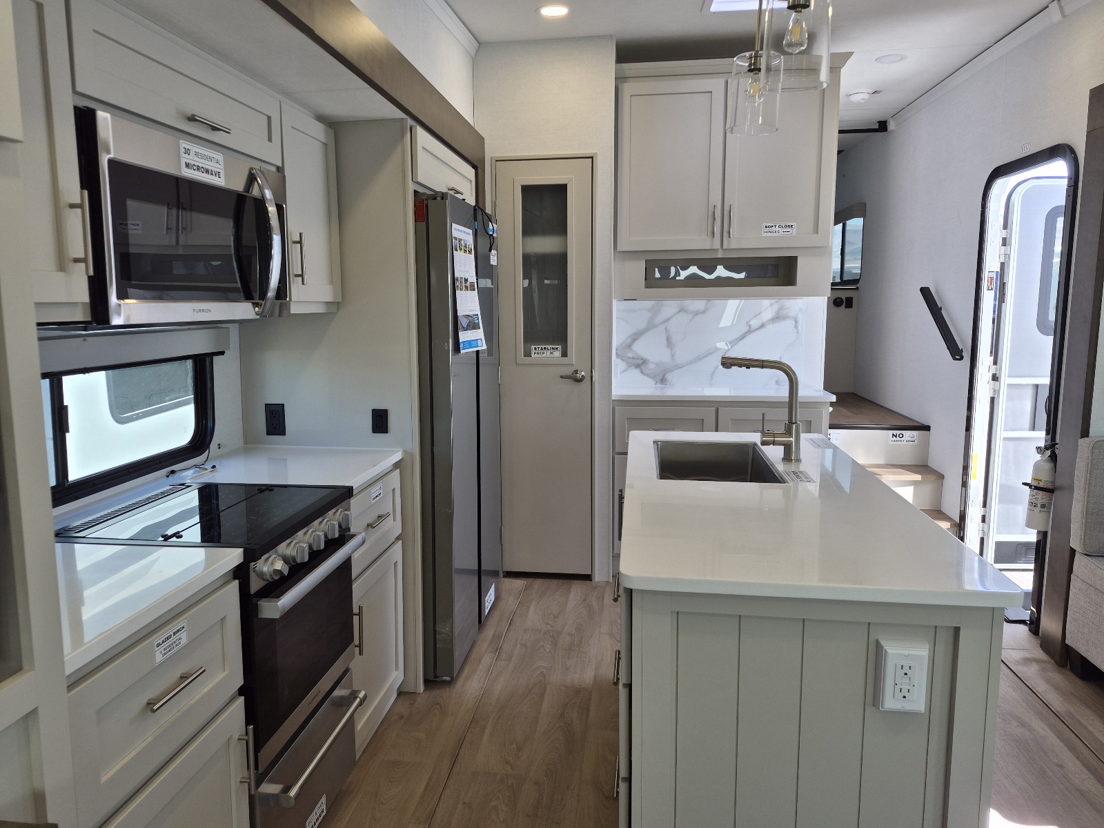 2027 Alliance RV Avenue 32RLS - Image 6