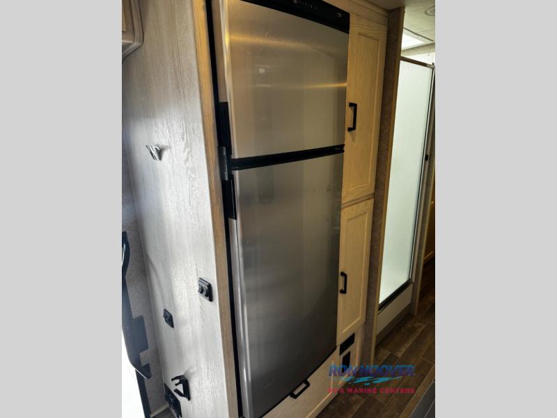 2022 WINNEBAGO 30T - Image 15