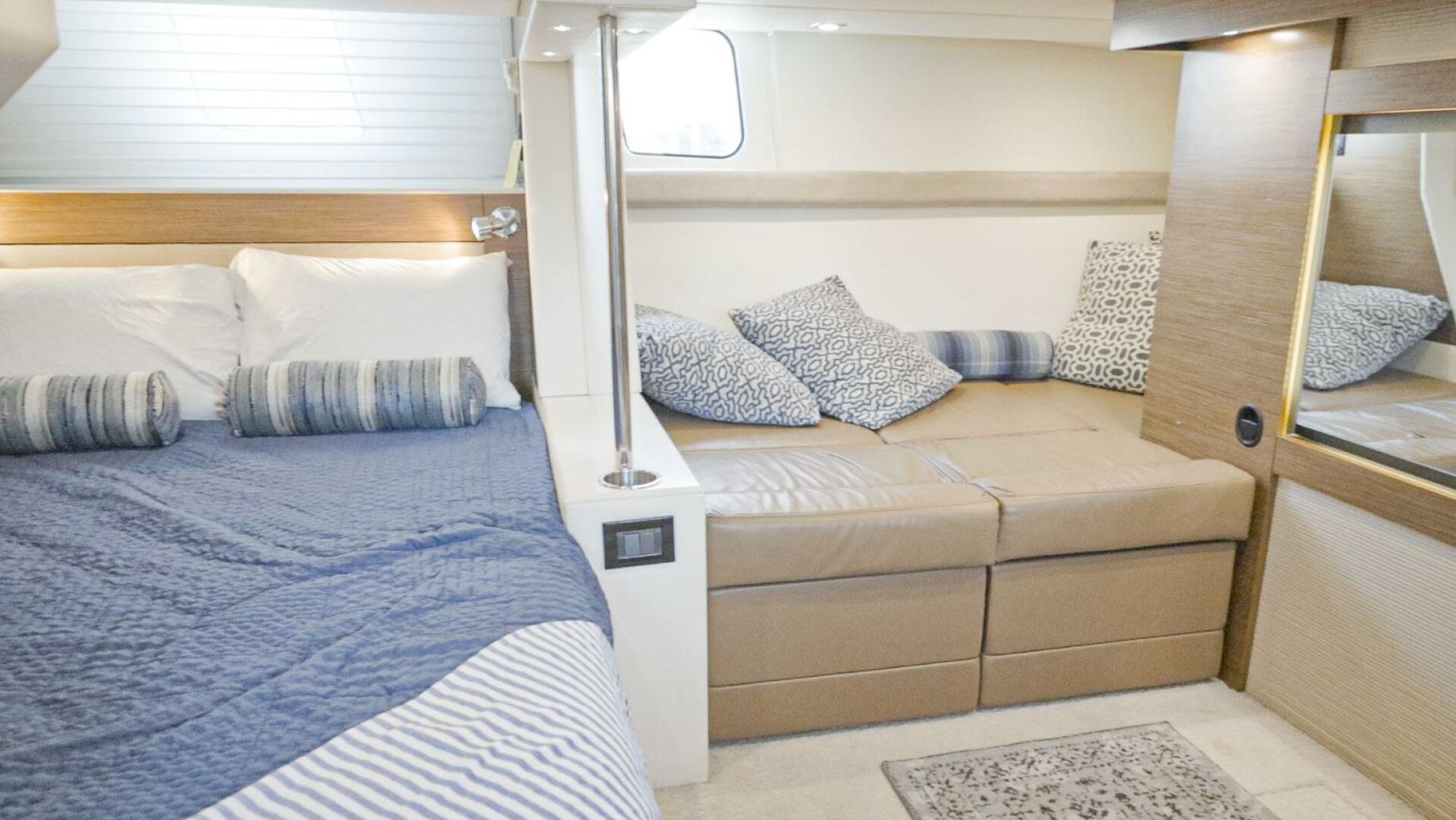 2014 Cruisers Yachts 45 Cantius - Image 60