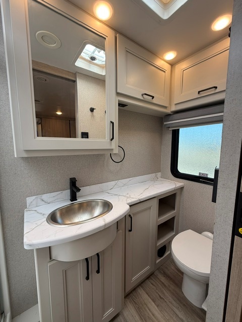 2027 Thor Motor Coach Inception 38DX - Image 21