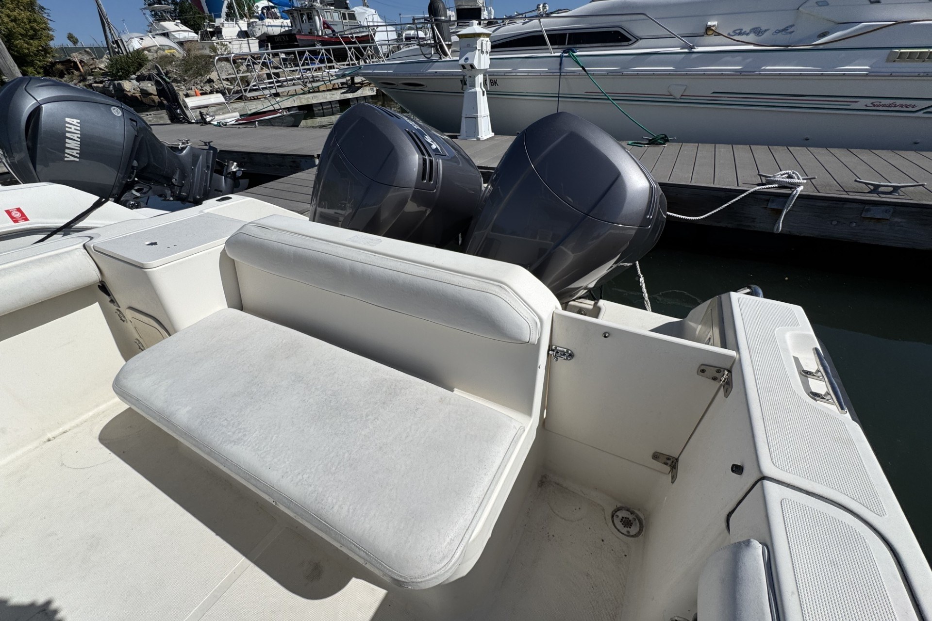 1999 Pursuit 2470 Walkaround - Image 11