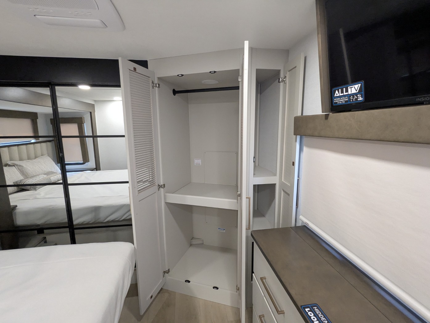 2027 Alliance RV Paradigm 312RK - Image 25