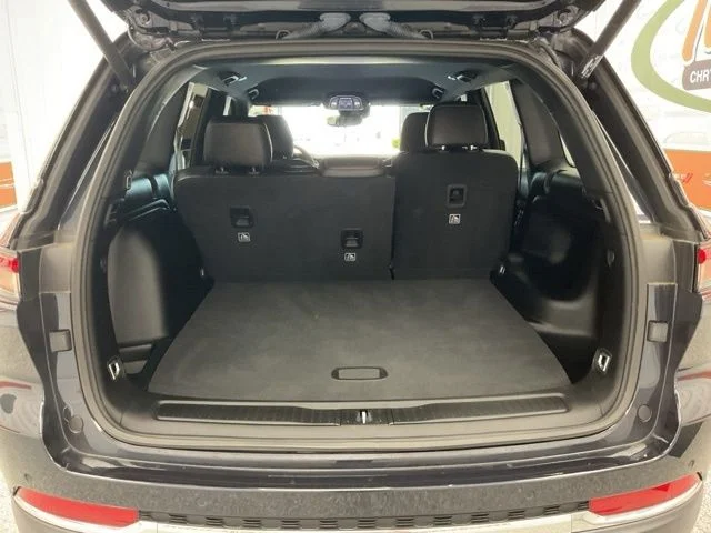 2024 Jeep Grand-Cherokee-L Laredo Altitude 4x4 - Image 22