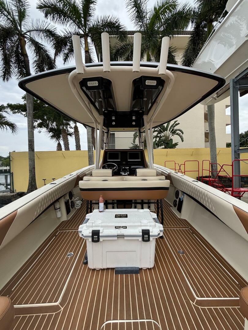2013 Statement 35 Center Console - Image 23