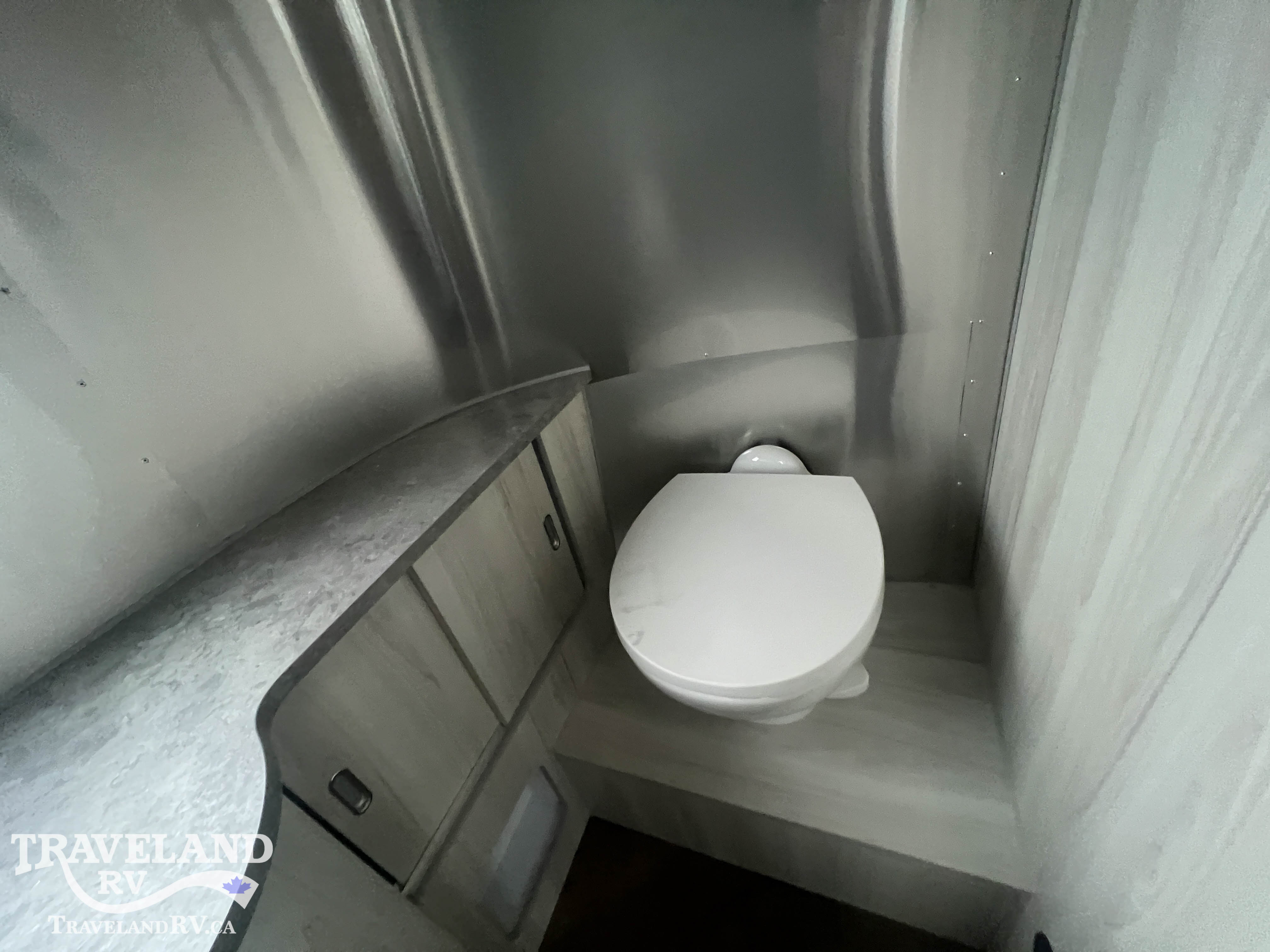 2026 AIRSTREAM 23FBT INTERNATIONAL - Image 17
