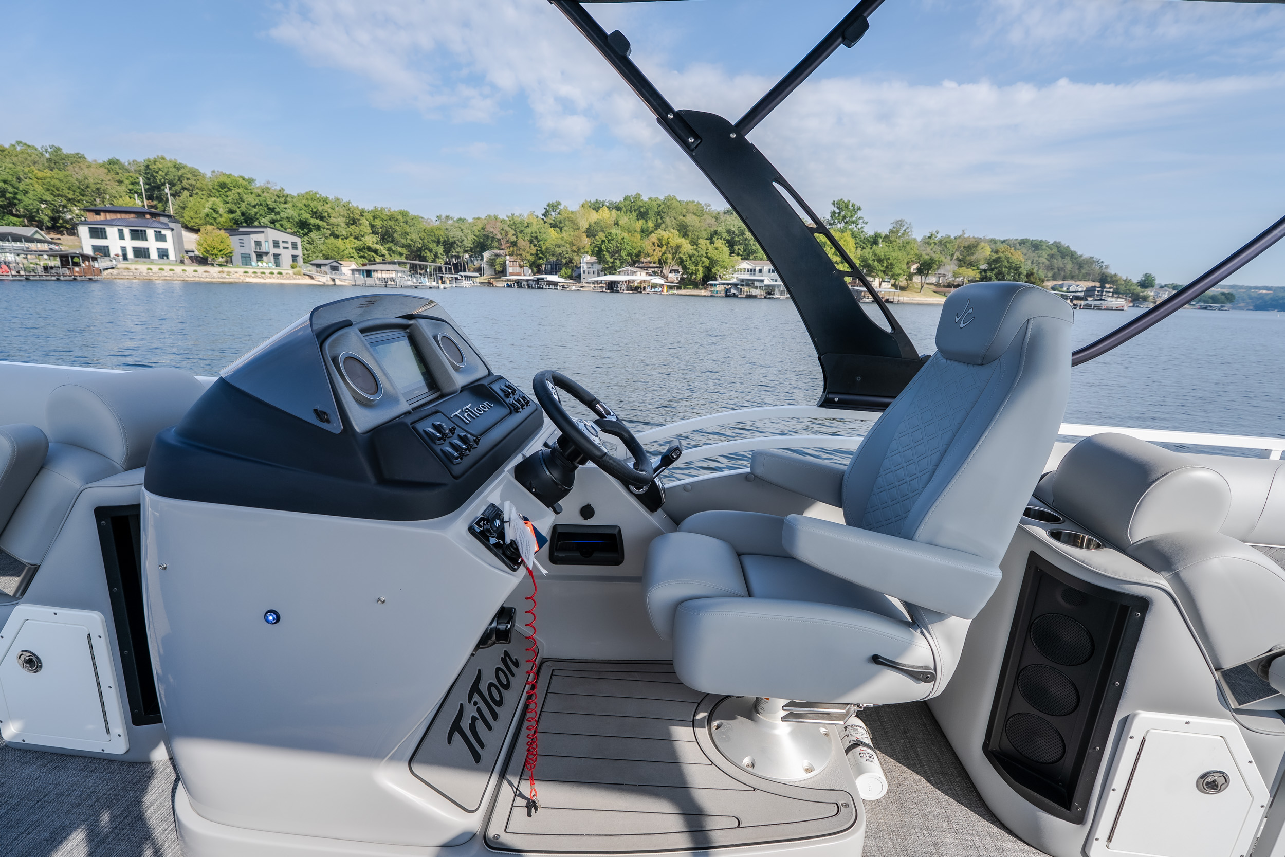 2025 JC Tritoon NepToon 25TT Sport DSL, Bow Chaise Arms - Image 14