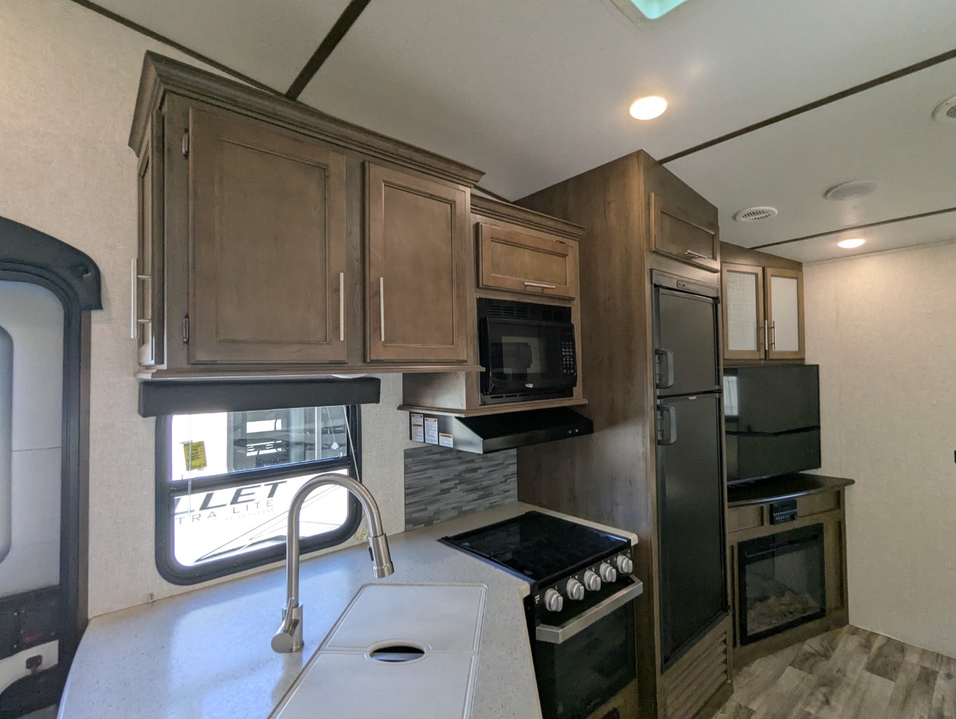 2019 Keystone Cougar Half-Ton West 29RDBWE - Image 26