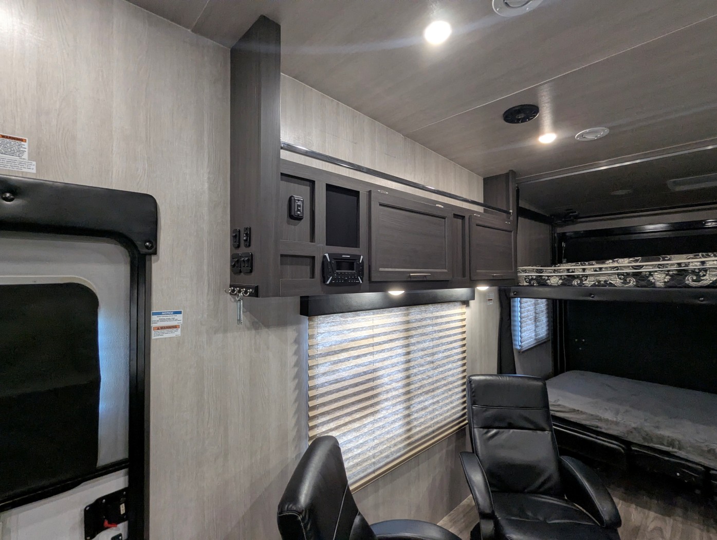 2022 Genesis Supreme Wanderer 28SAWL - Image 12