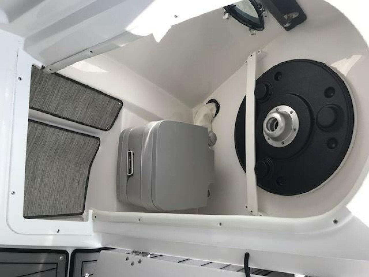 2018 Rinker 29QX - Image 18