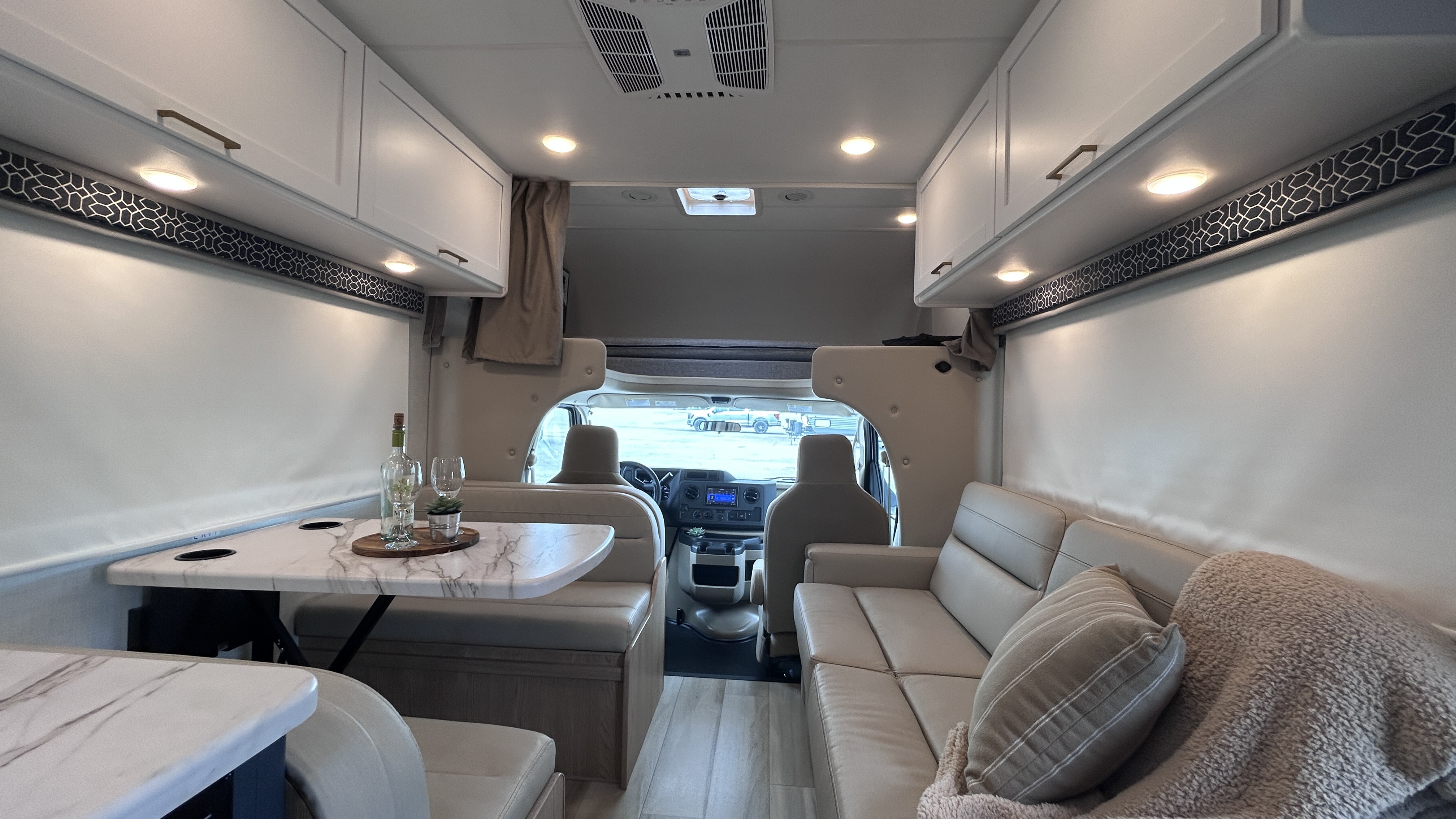 2026 Thor Motor Coach Quantum LZ28 - Image 24