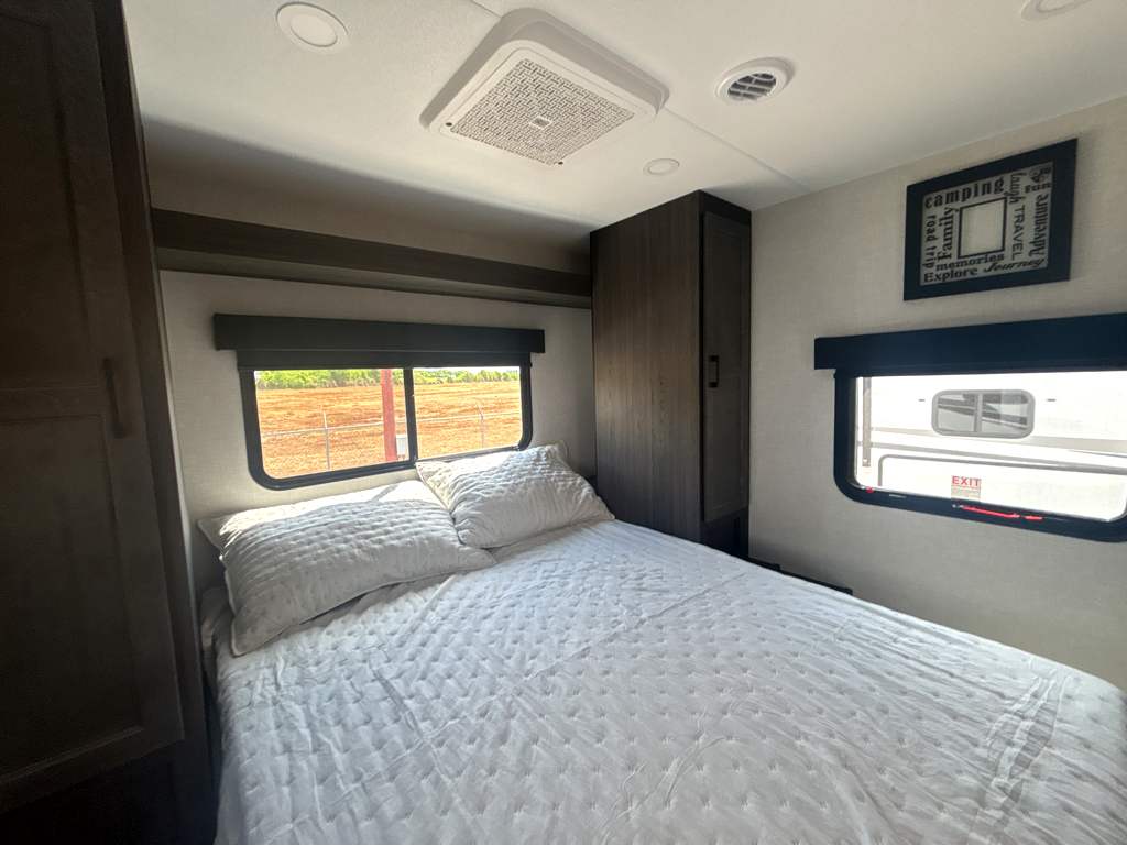 2026 VENTURE RV SPORTTREK 251VFK - Image 21