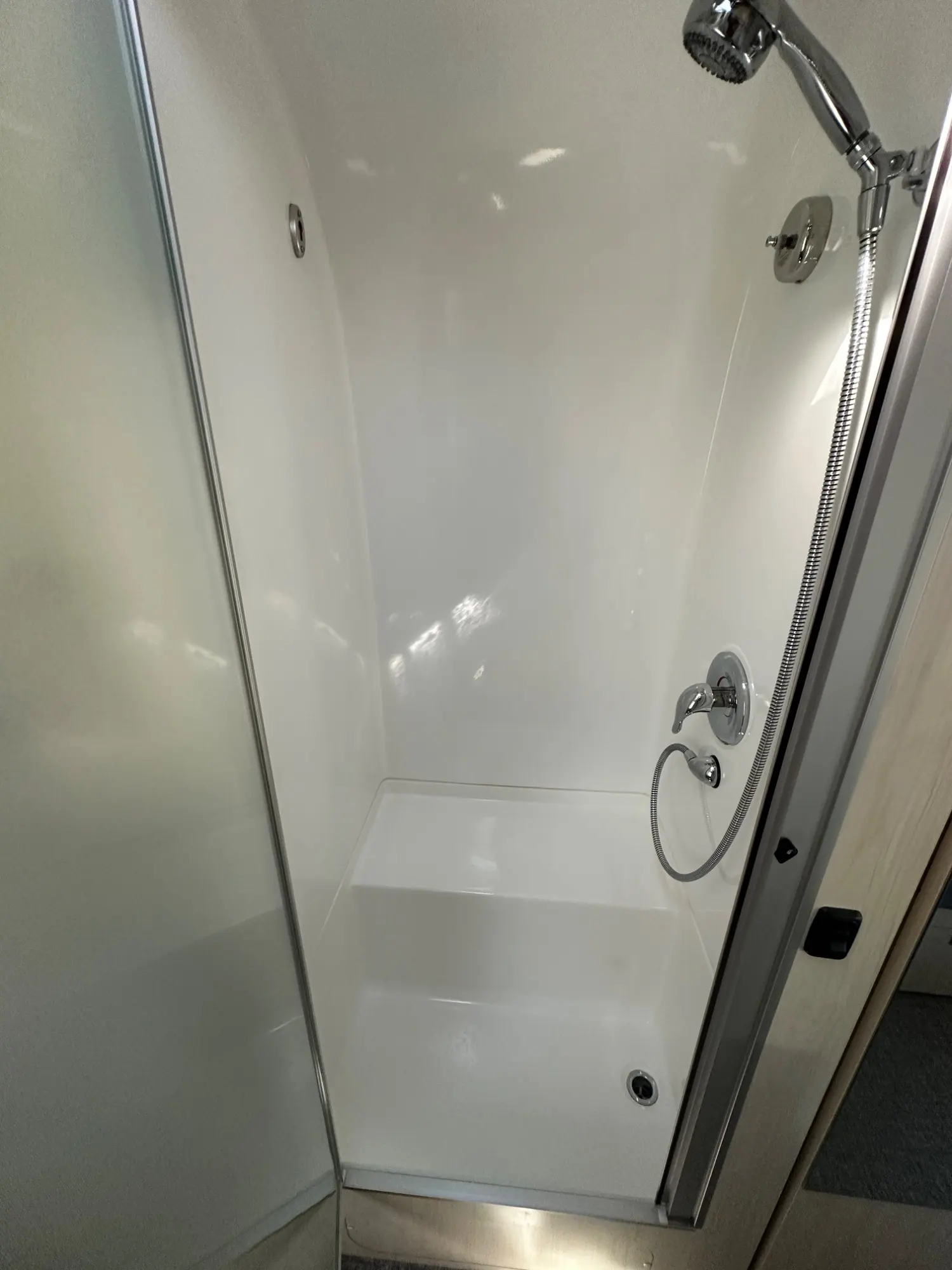 2023 Airstream Flying Cloud 28RBT - Image 14