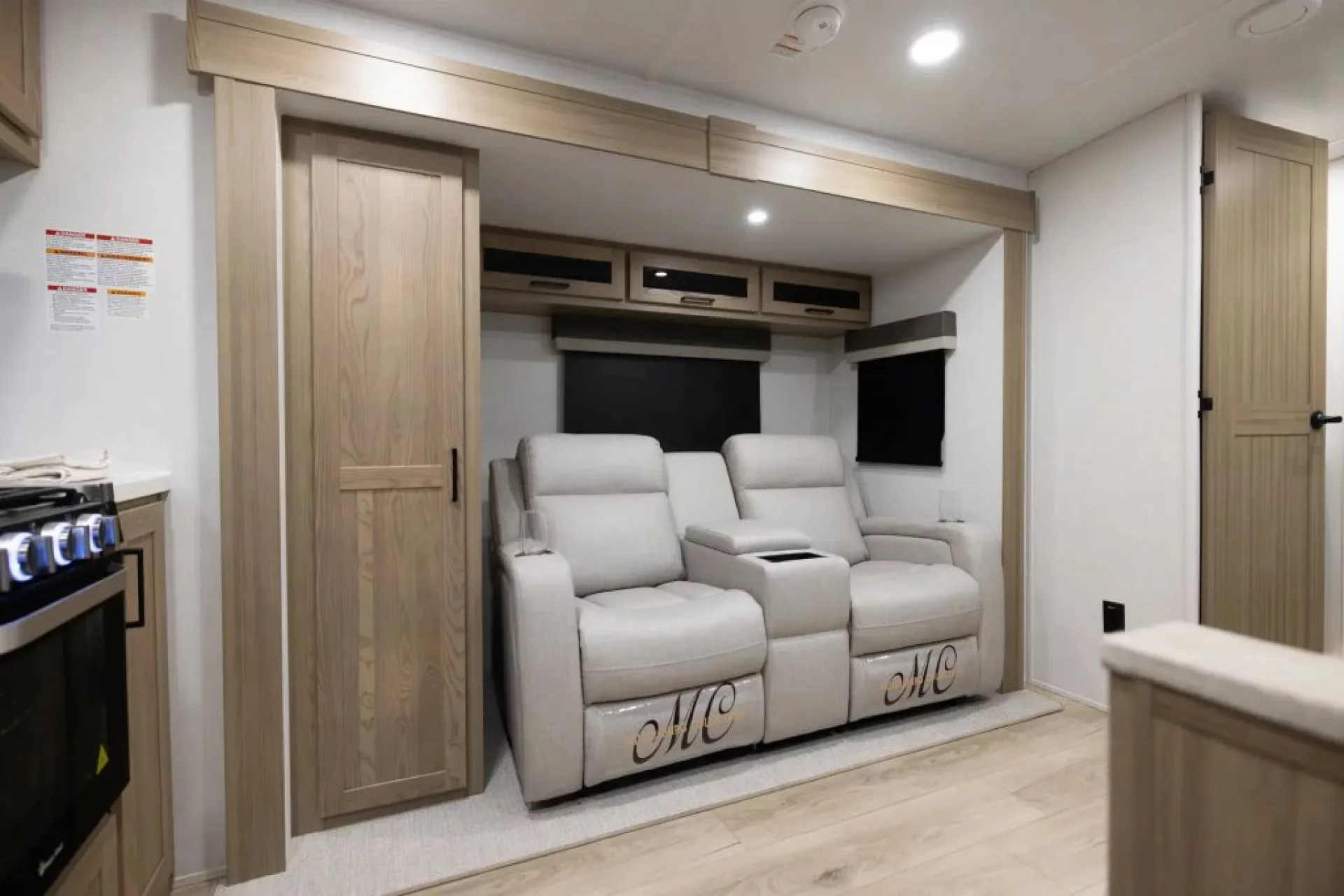 2027 FOREST RIVER ROCKWOOD MINI LITE 2515S - Image 11