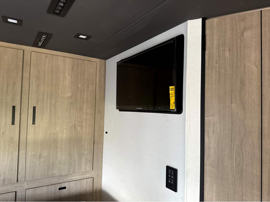 2027 GRAND DESIGN LINEAGE SERIES F 31ZW - Image 24