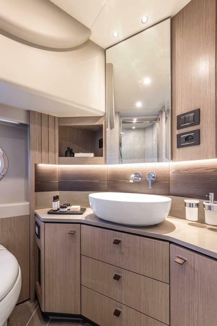 2010 Sea Ray 310 SUNDANCER - Image 15