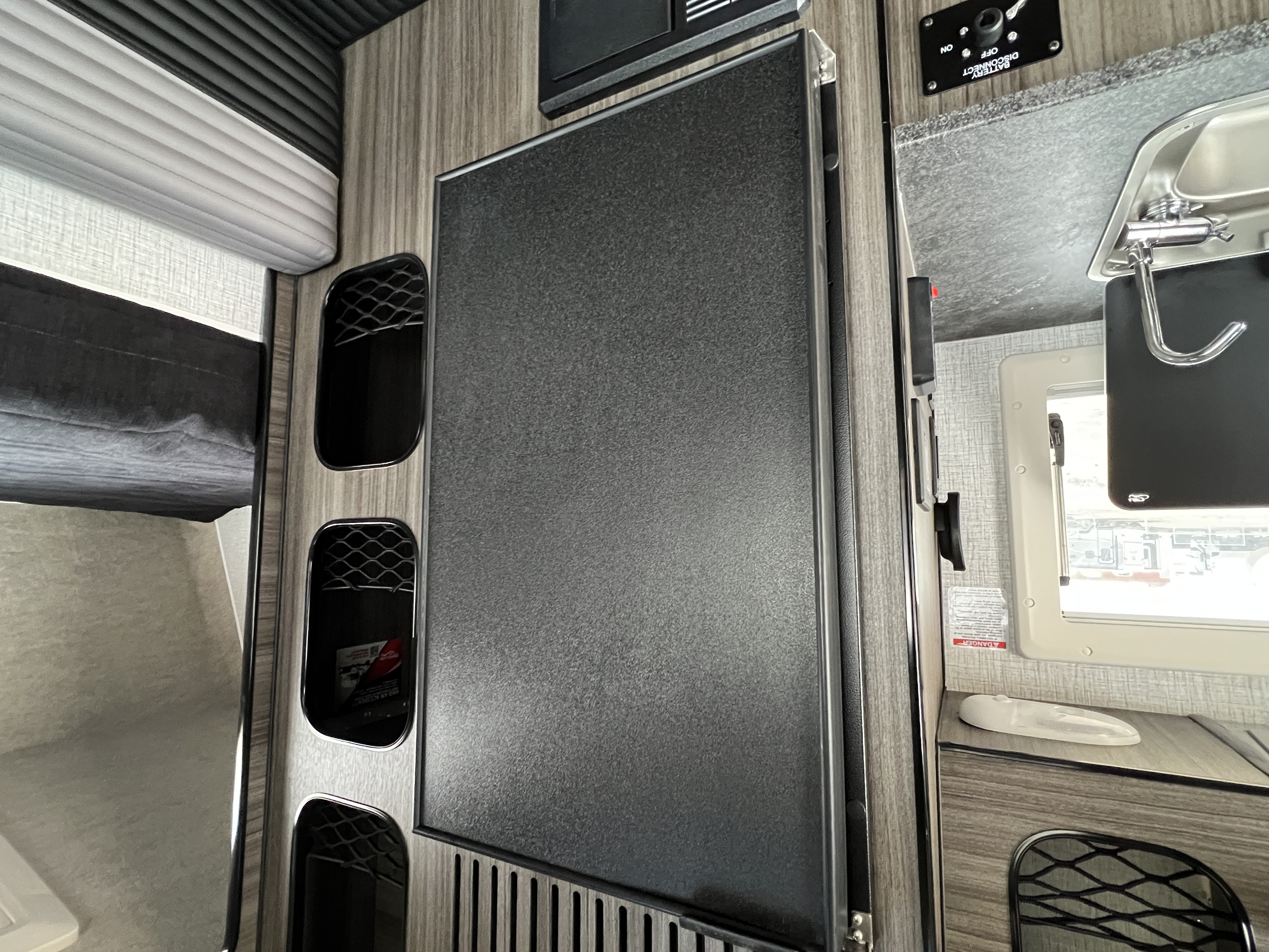 2027 Northern Lite 610 - Image 14