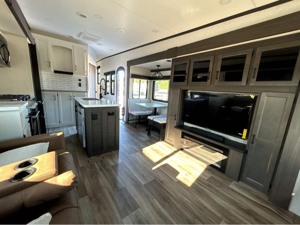 2026 VENTURE RV SPORTTREK 363VFR - Image 17