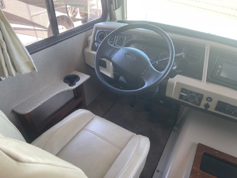 2017 Holiday Rambler Vacationer XE 34S - Image 5