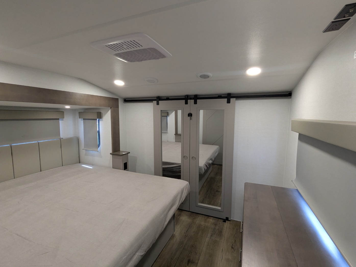 2026 Alliance RV Avenue 32RLS - Image 8