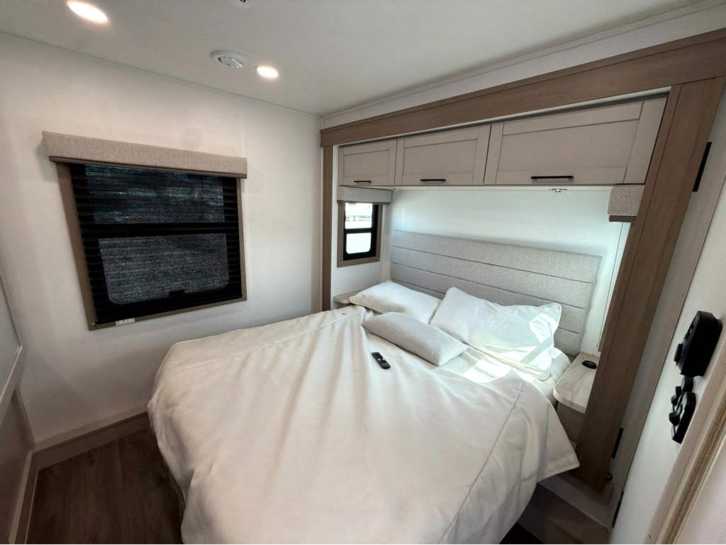 2027 ENTEGRA COACH ODYSSEY 29V - Image 14