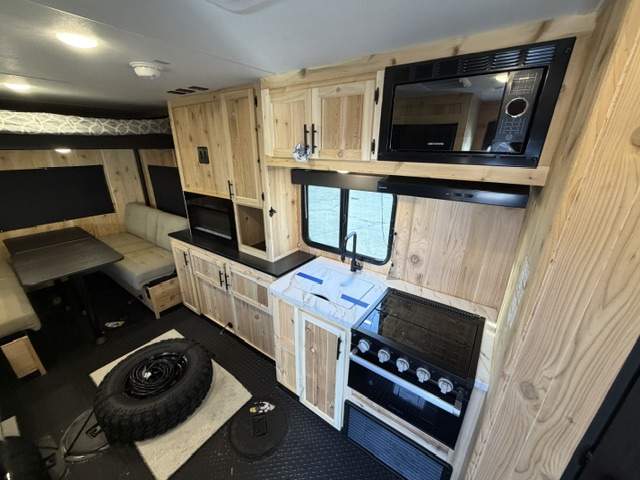 2027 CHEROKEE GREY WOLF 17TRH - Image 11