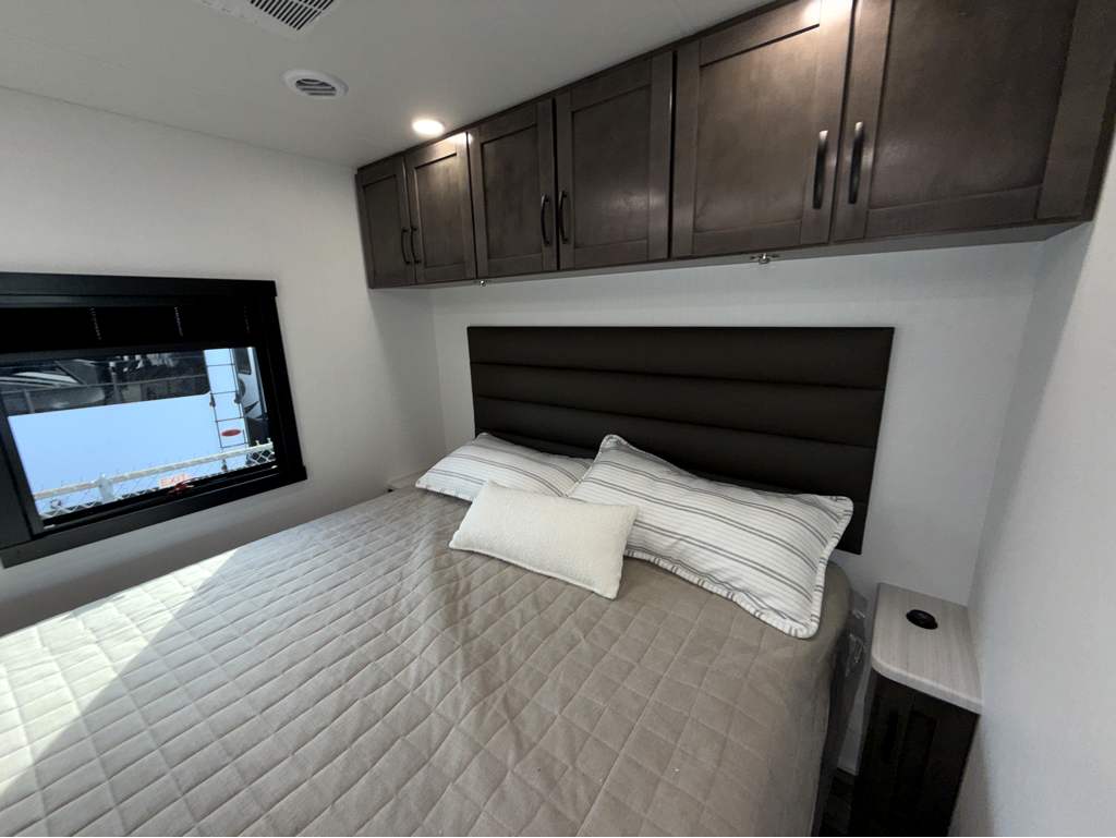 2026 ENTEGRA COACH VISION XL 34G - Image 31