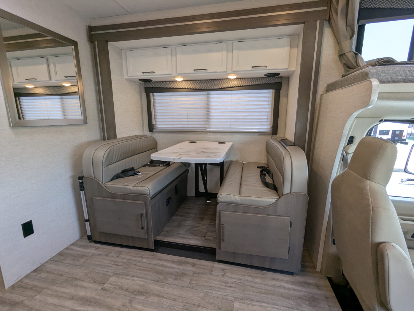 2025 Thor Motor Coach Four Winds 25V - Image 8