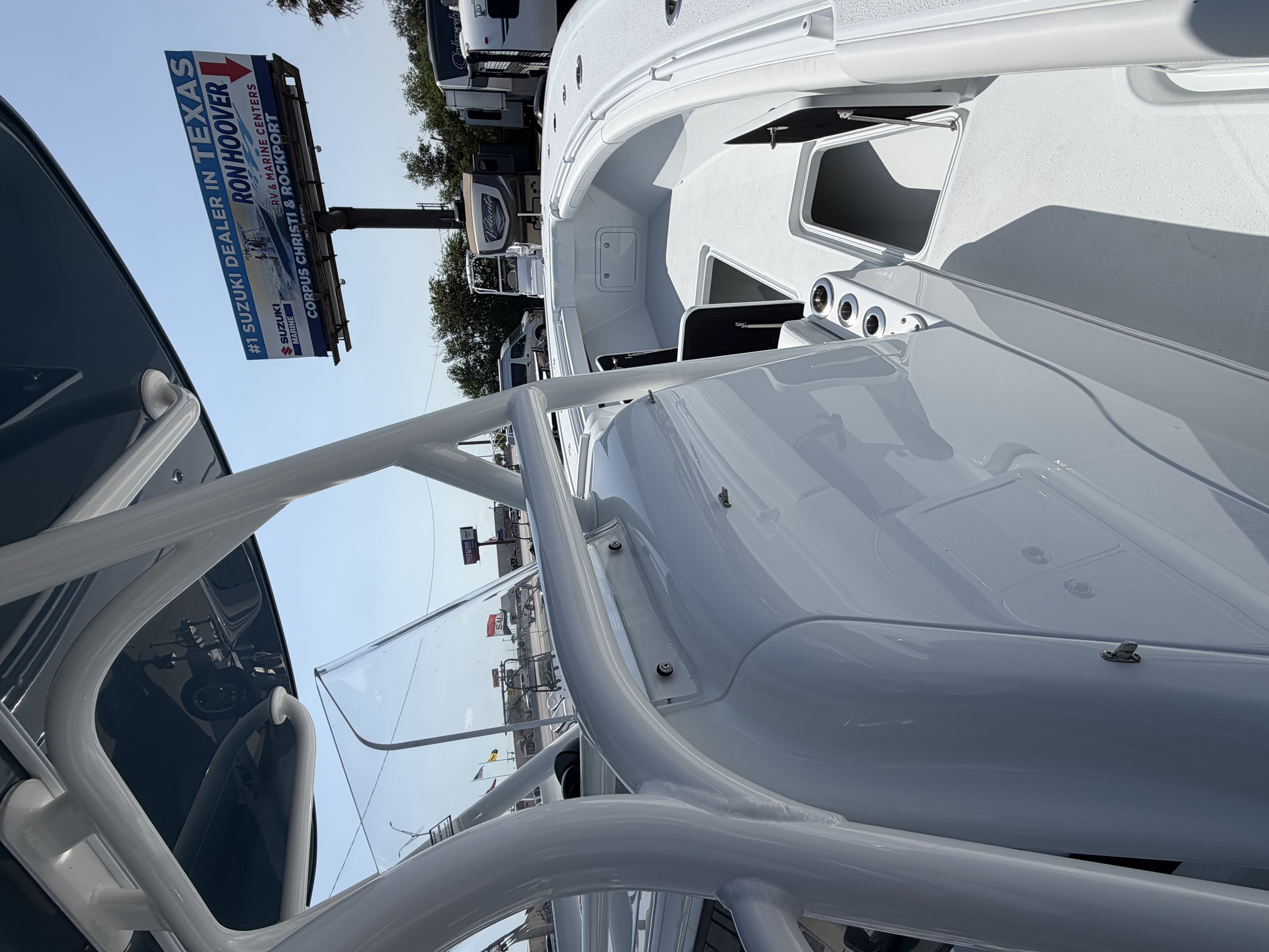 2027 YELLOWFIN 32 OFFSHORE - Image 9