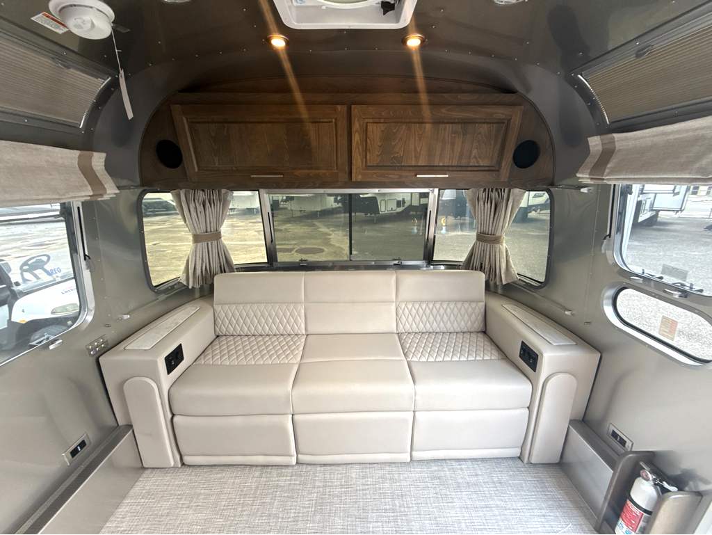 2026 AIRSTREAM CLASSIC 30RBQ - Image 9