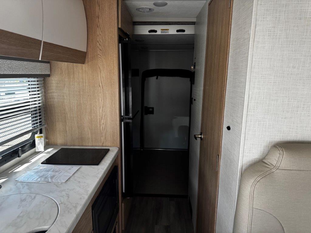 2027 Thor Motor Coach Gemini Trip 22MT - Image 14
