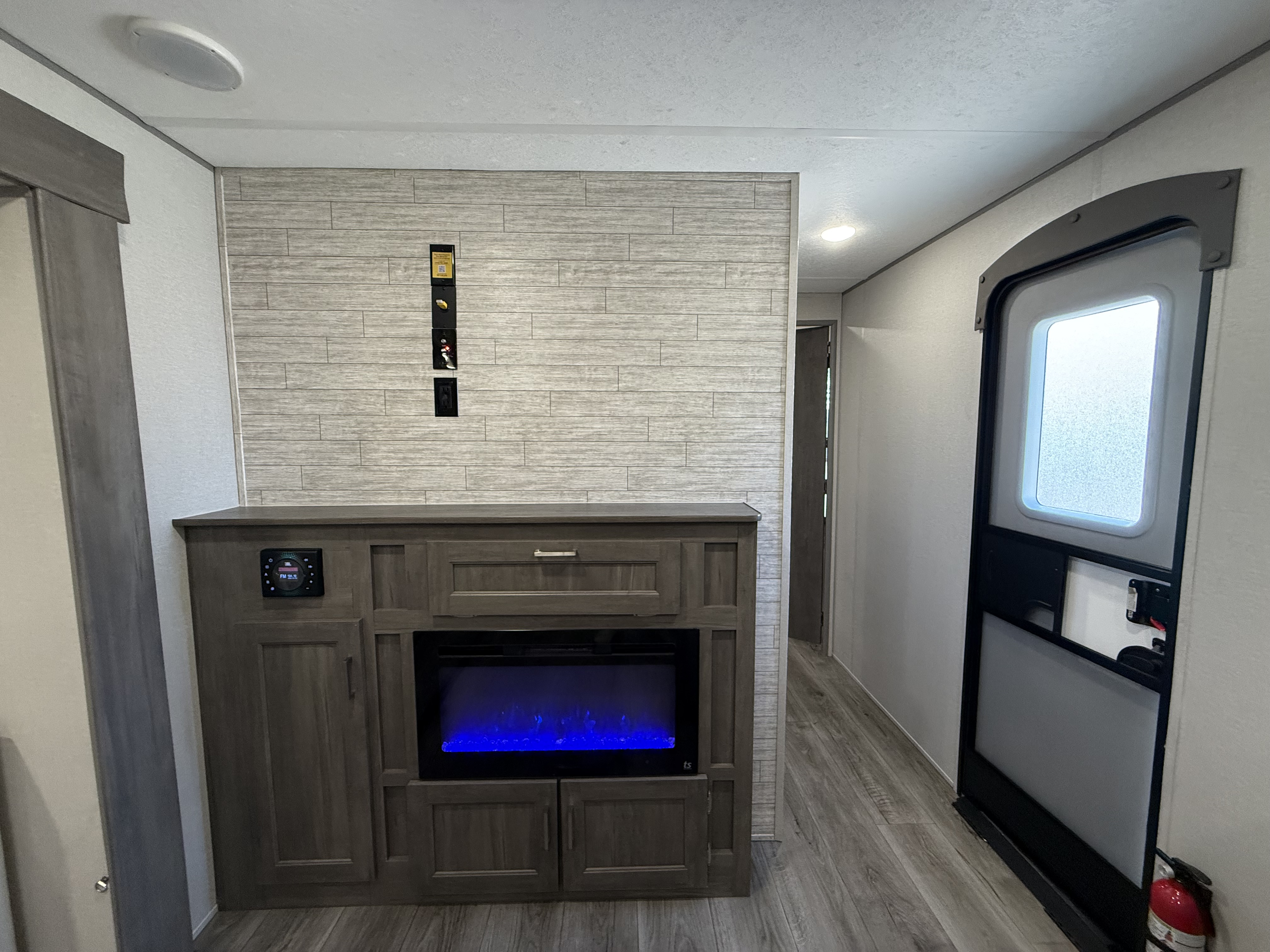 2024 Coachmen Catalina Legacy Edition 303RKDS - Image 16