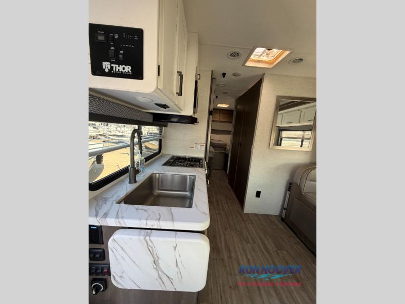 2025 THOR MOTOR COACH 25V - Image 8