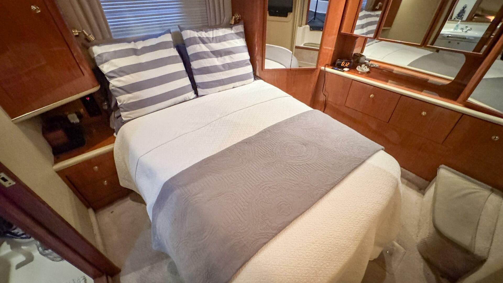 2000 Sea Ray 420 Aft Cabin - Image 44