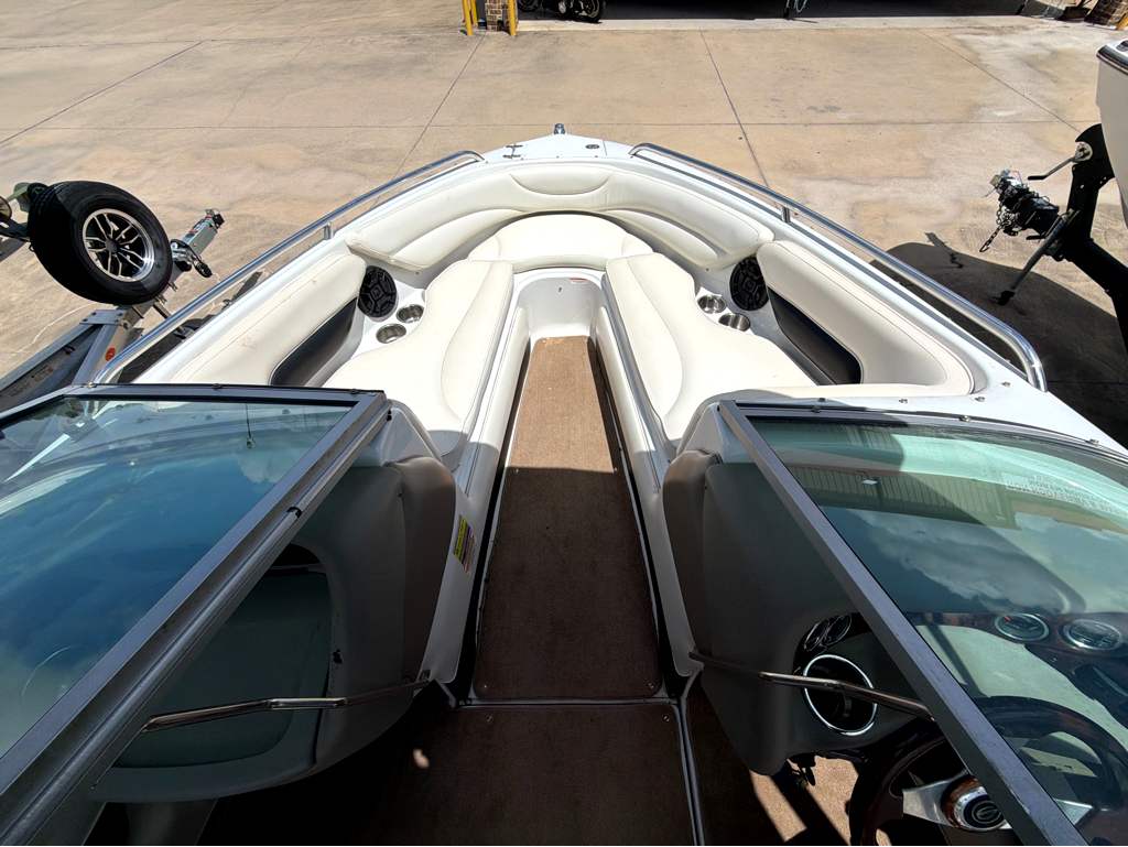 2011 CROWNLINE 21SS - Image 2