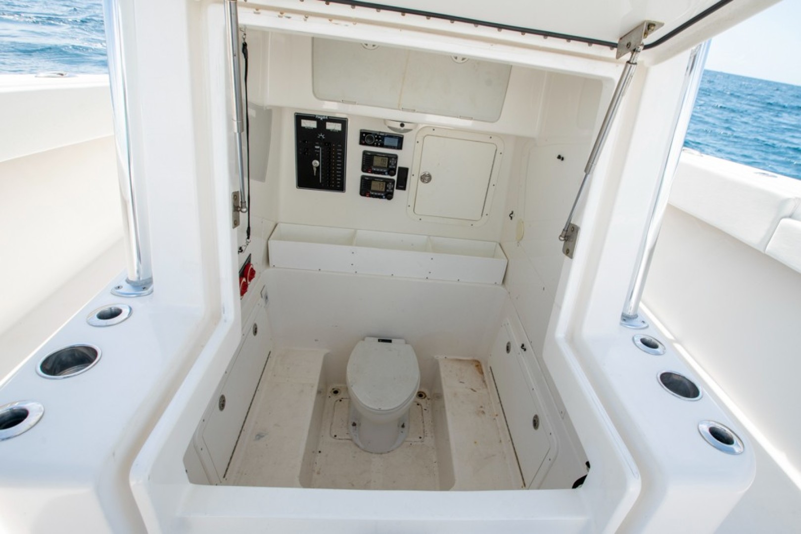 2011 Invincible 42CC - Image 33
