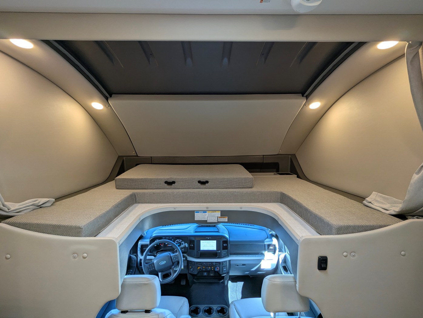 2026 Thor Motor Coach Omni Trail S29 - Image 10