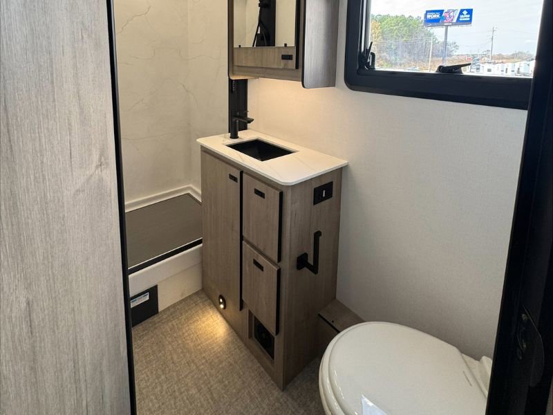 2026 GRAND DESIGN LINEAGE SERIES F 31ZW - Image 28