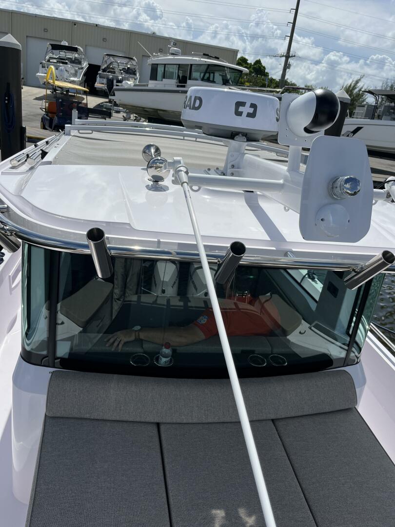 2024 Axopar Cross Cabin - Image 7