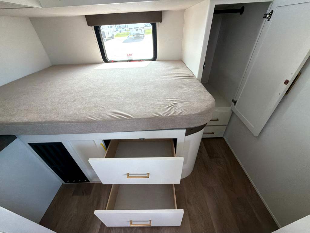 2027 GRAND DESIGN TRANSCEND 295QBT - Image 21