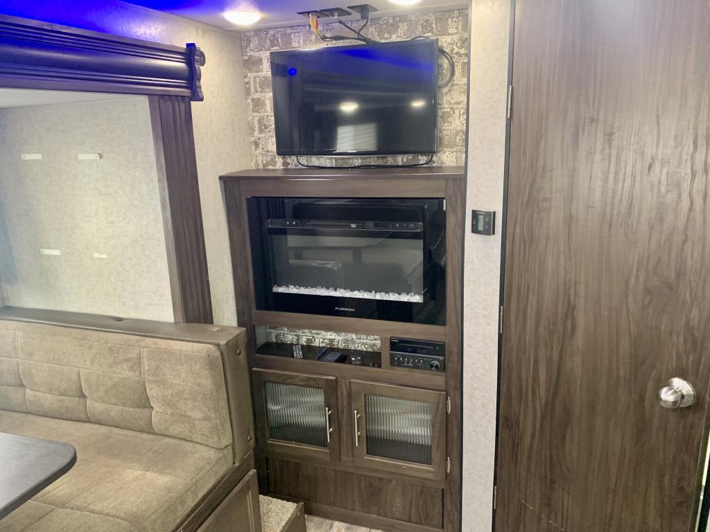 2019 FOREST RIVER 26RL - Image 17